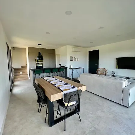 Standing Villa *
